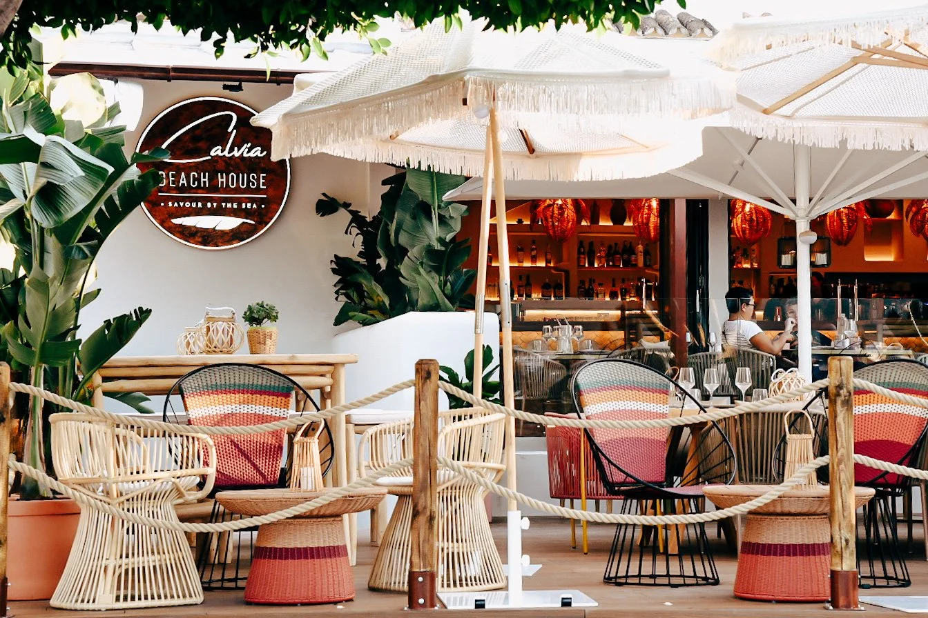 Terrasse und Bar des Calvia Beach House in Palma Nova, Magaluf